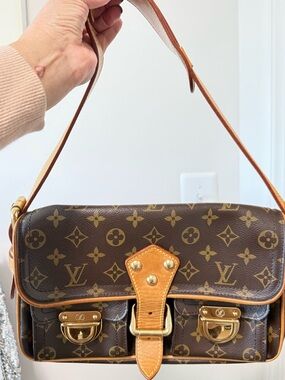 louis vuitton monogram hudson pm AUTHENTIC